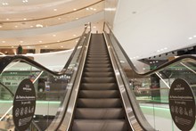 购物商场自动扶梯高清图片