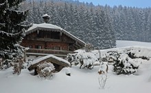 雪山别墅风景高清图片