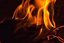 木材燃烧火焰高清图