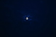 夜空中的月亮图片下载