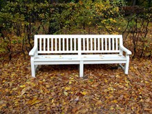 公园白色休闲靠椅高清图片