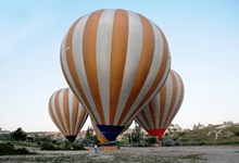 大型条纹热气球图片下载
