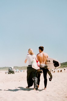 沙滩情侣背影图片素材