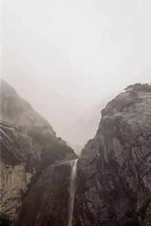 高山小瀑布流水高清图片