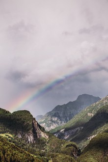 山间彩虹风景图片下载