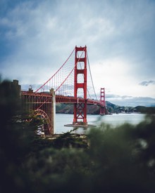 红色跨海大桥高清图片