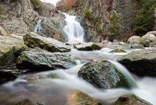 岩石瀑布溪流精美图片