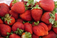 新鲜诱人草莓水果高清图片
