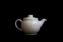 白色茶壶精美图片