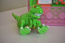绿色恐龙玩具高清图