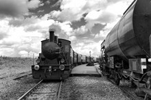 老式蒸汽火车黑白高清图