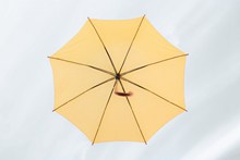 黄色雨伞背景图片素材