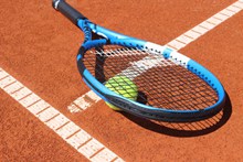 蓝色网球拍高清图片