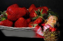 鲜红诱人草莓水果精美图片