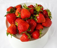 新鲜诱人水果草莓高清图