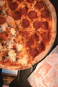 香肠披萨高清图片