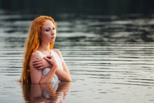 欧美优优人体水中美女摄影图片
