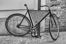 复古自行车黑白图片素材