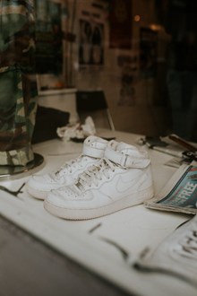 品牌白色运动鞋 品牌白色运动鞋大全图片素材
