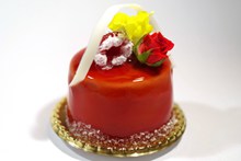 红色草莓味蛋糕高清图