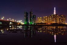 海滨城市夜景高清图片