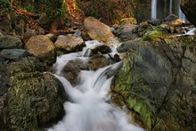 岩石瀑布水流图片素材