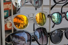 时尚品牌太阳眼镜高清图片