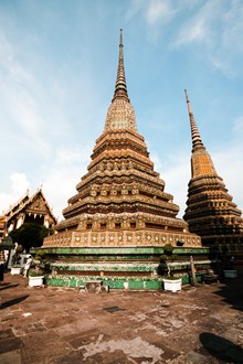 泰国卧佛寺外围建筑图片下载