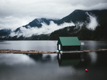 湖泊小屋风景精美图片