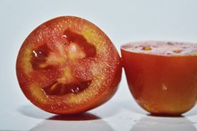 切开美味番茄高清图片