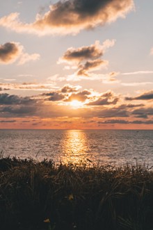 海上波光粼粼日出风景精美图片