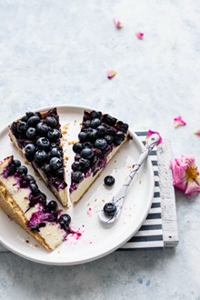 蓝莓口味生日蛋糕图片
