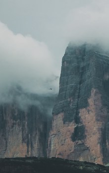 云雾缭绕山峰高清图片素材