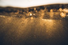 波光粼粼光斑散景高清图片