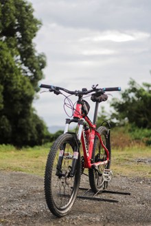 红色山地自行车精美图片