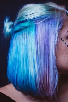 挑染蓝紫色头发精美图片