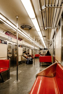 地铁内部座位图片素材