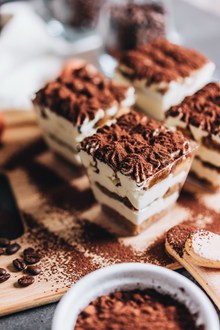 巧克力提拉米苏小蛋糕图片素材