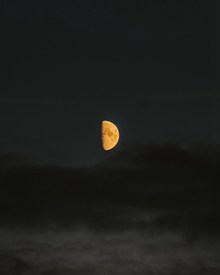 黑夜天空半月图片素材