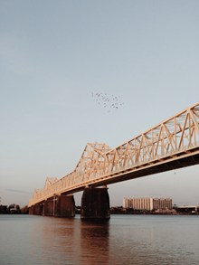 跨海钢铁大桥高清图