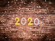 2020数字字样木板背景图片素材