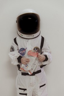 宇航员穿太空服高清图