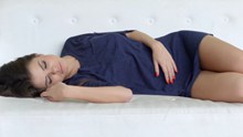 孕妇睡觉休息高清图片