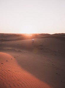 戈壁沙漠远行风景高清图
