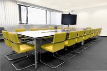 会议室黄色椅子图片素材