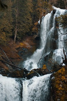 高山流水瀑布摄影图图片素材