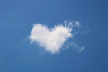 心形白云浪漫高清图片