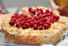 红树莓浆果蛋糕图片下载