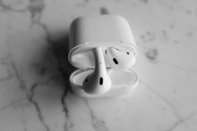 苹果无线蓝牙耳机图片