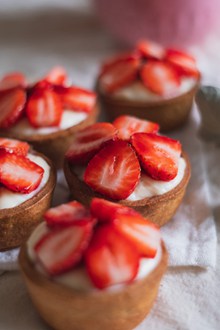 草莓杯子蛋糕精美图片